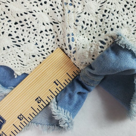 Cotton On Womens Jean Shorts Size 2 Denim White Crochet Front Distressed Cut Off - Picture 6 of 7